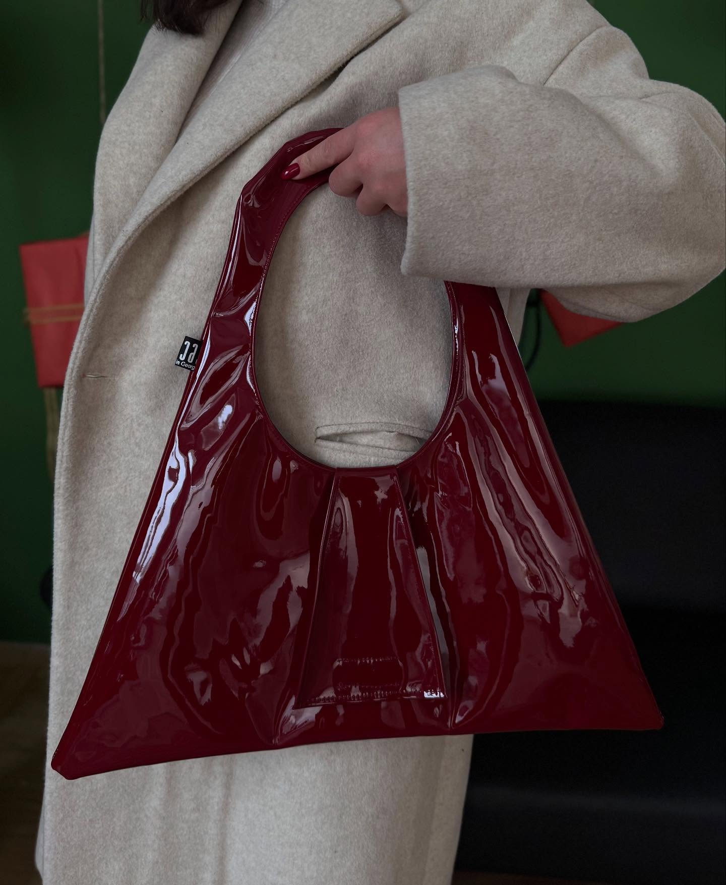 Glossy hobo bag in red