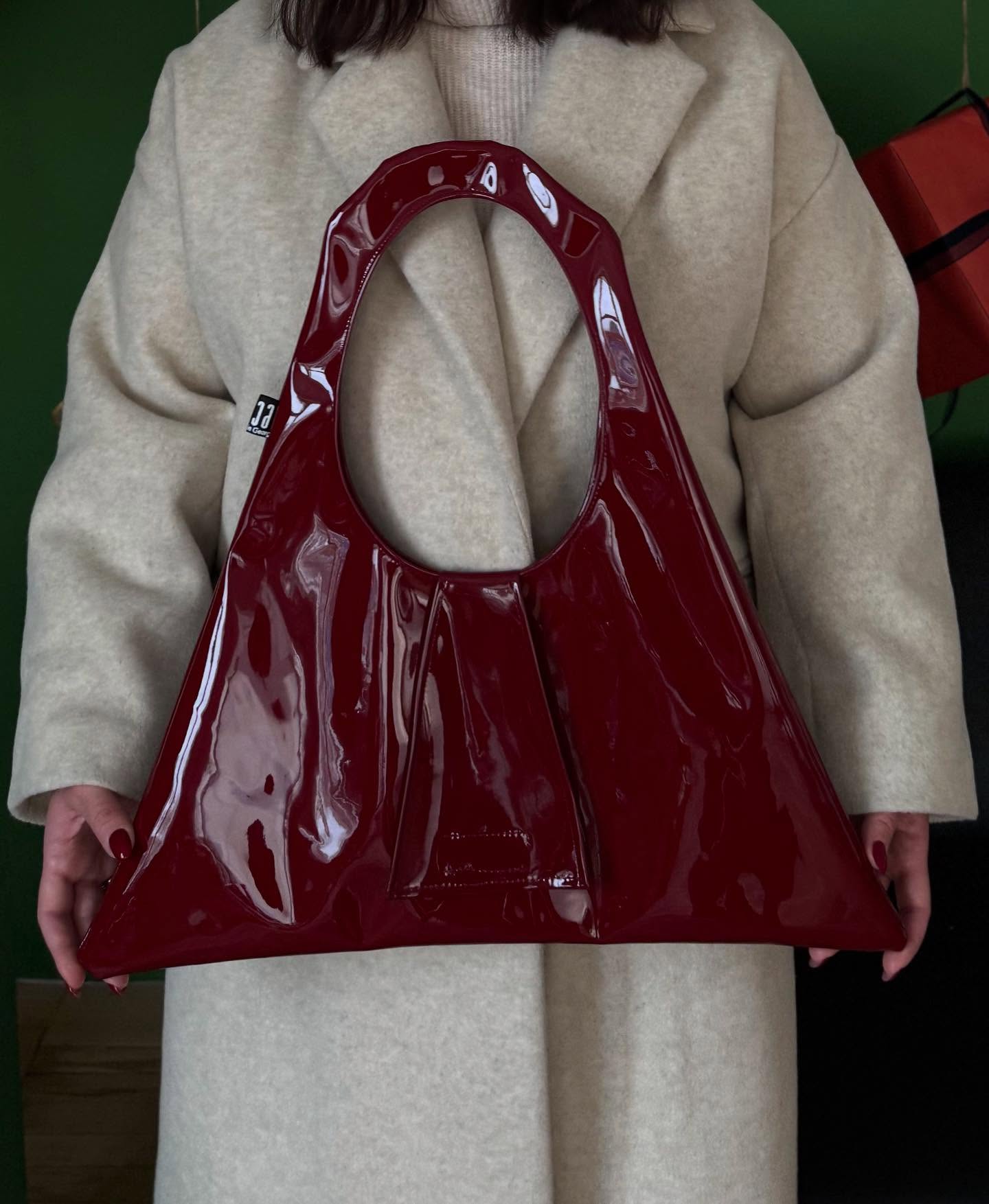 Glossy hobo bag in red