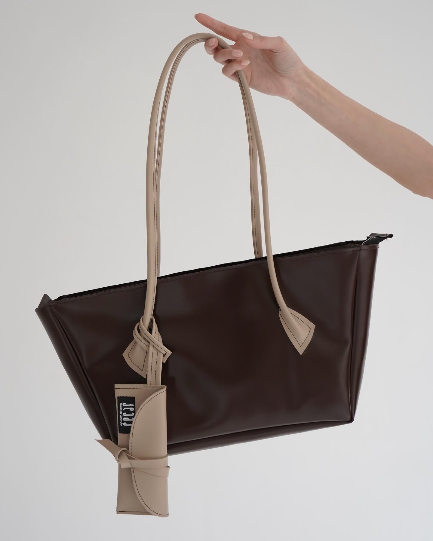 Milky bag in black