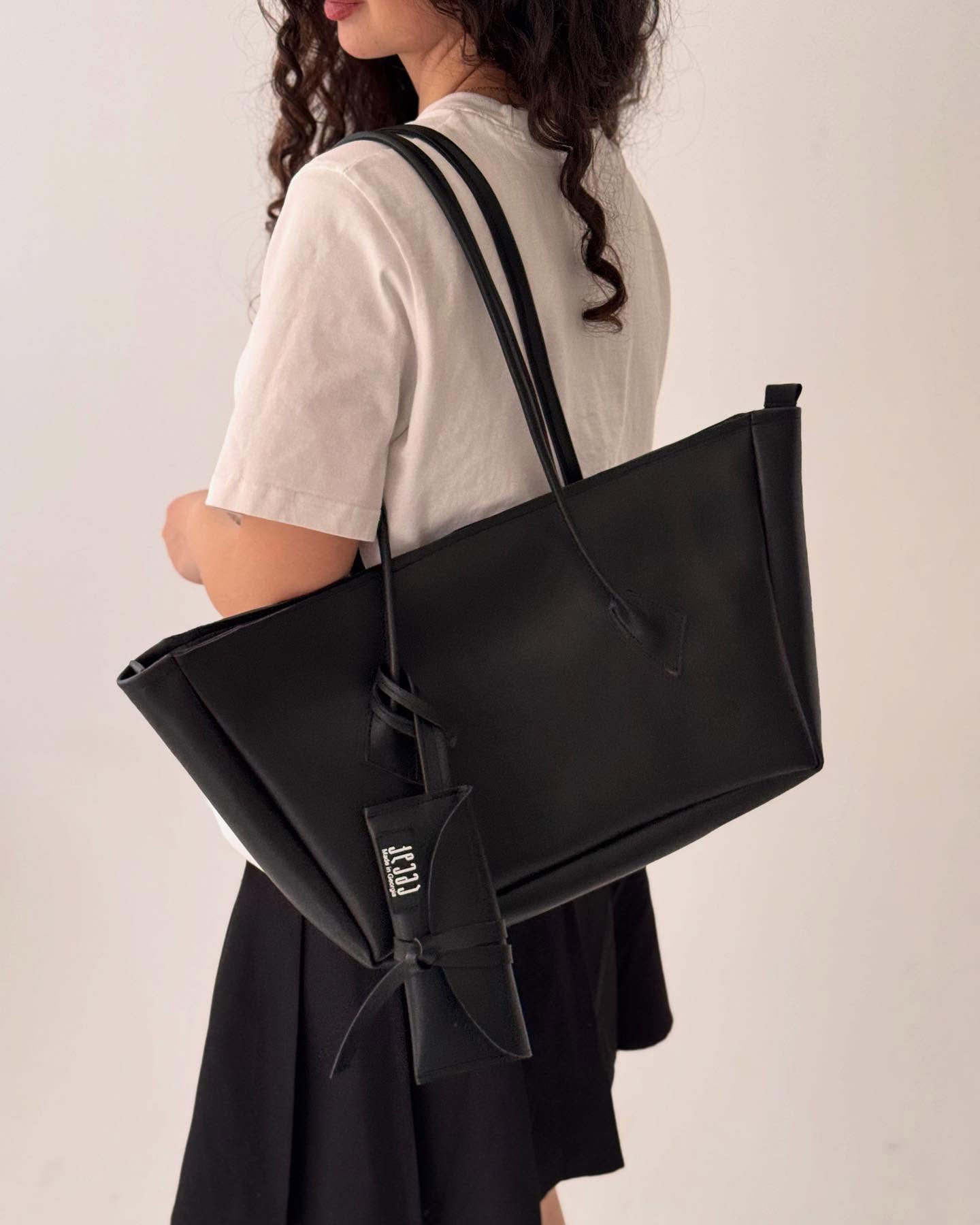 Milky bag in black