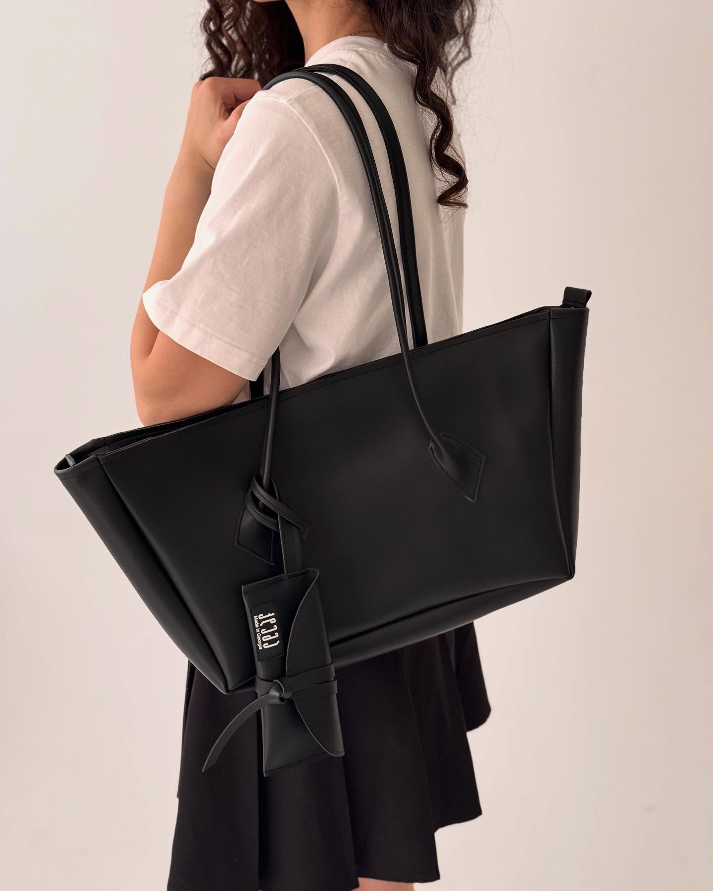 Milky bag in black