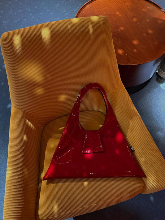 Glossy hobo bag in red