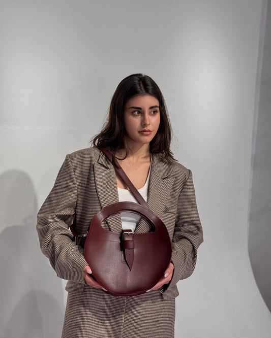 Circle bag in burgundy