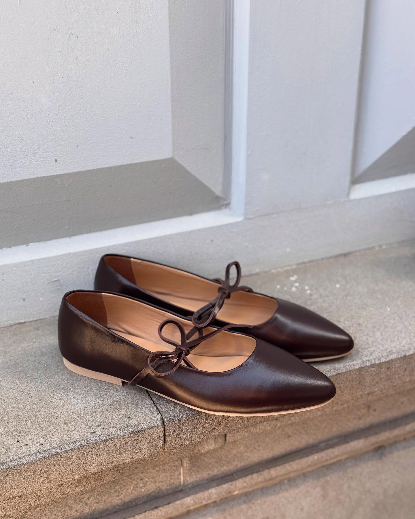Black ballerina flats