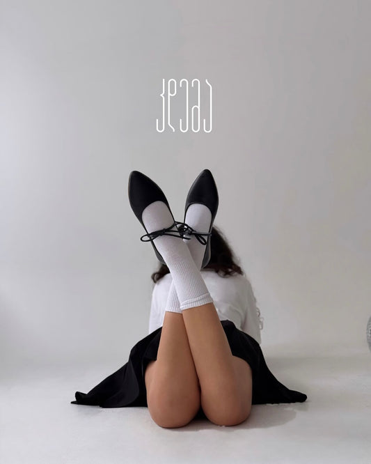 Black ballerina flats