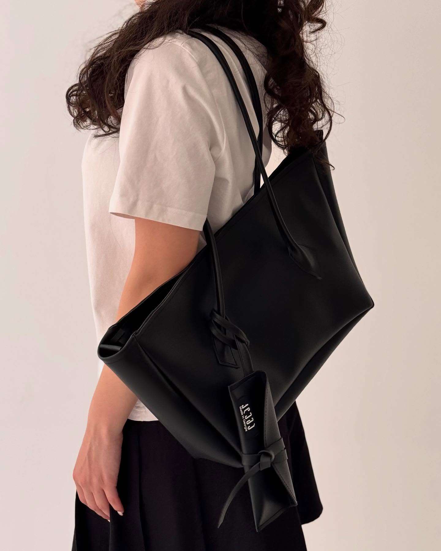 Milky bag in black