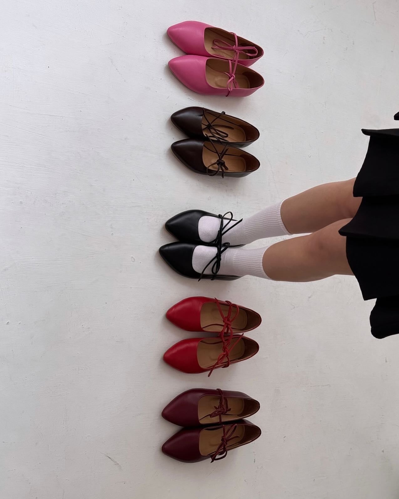 Black ballerina flats