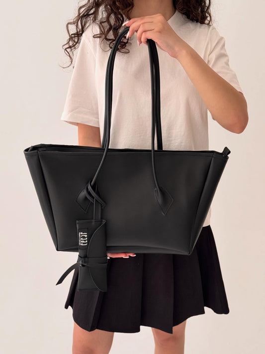 Milky bag in black