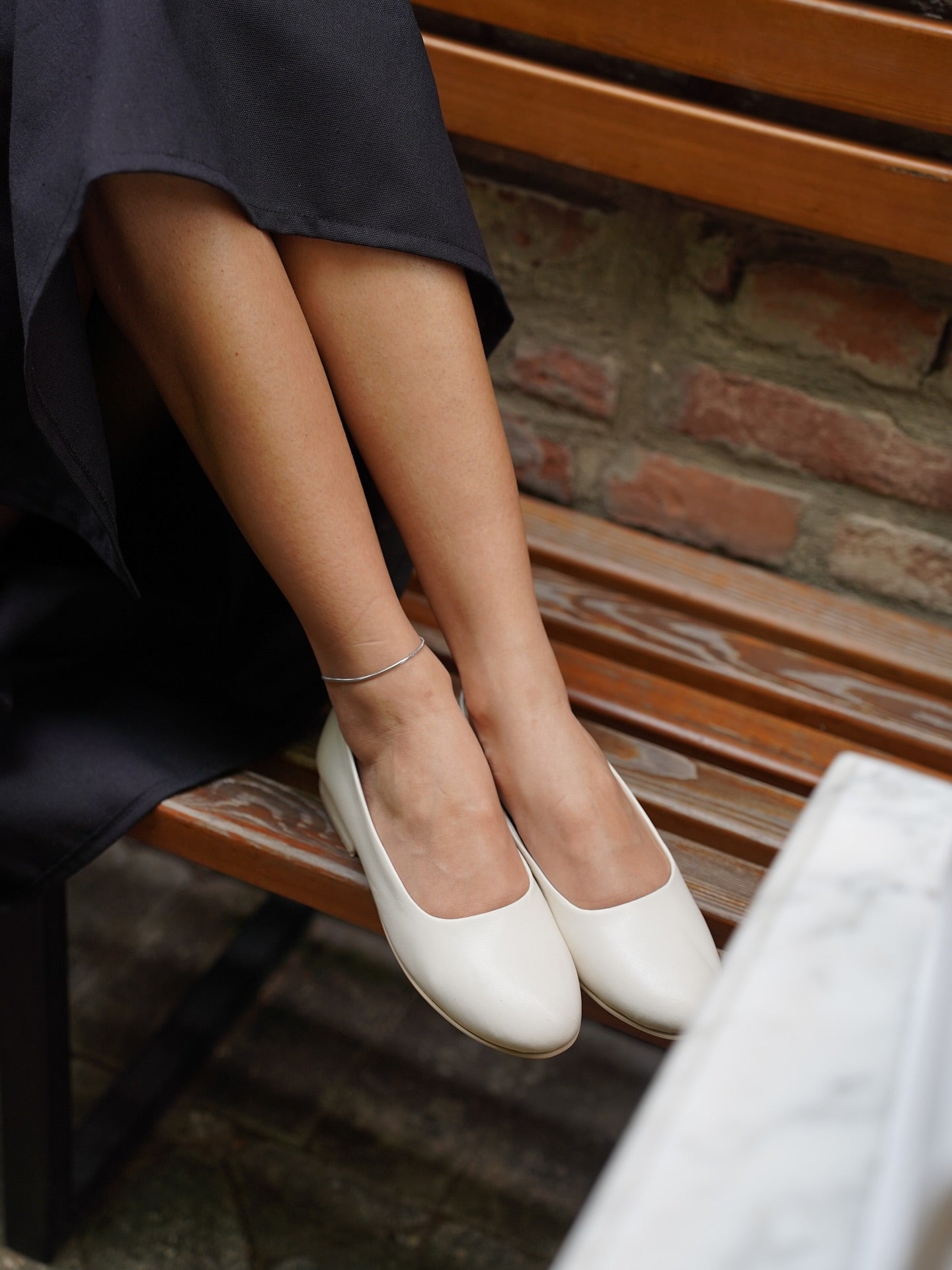 Oval flats in light beige