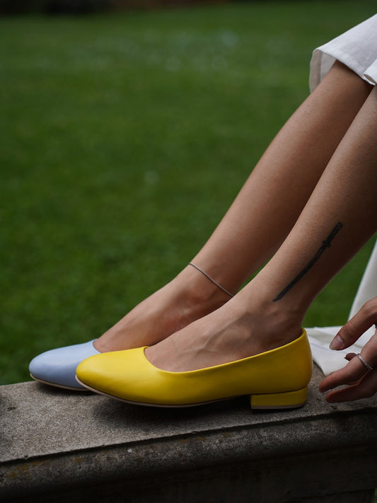 Oval flats in light beige