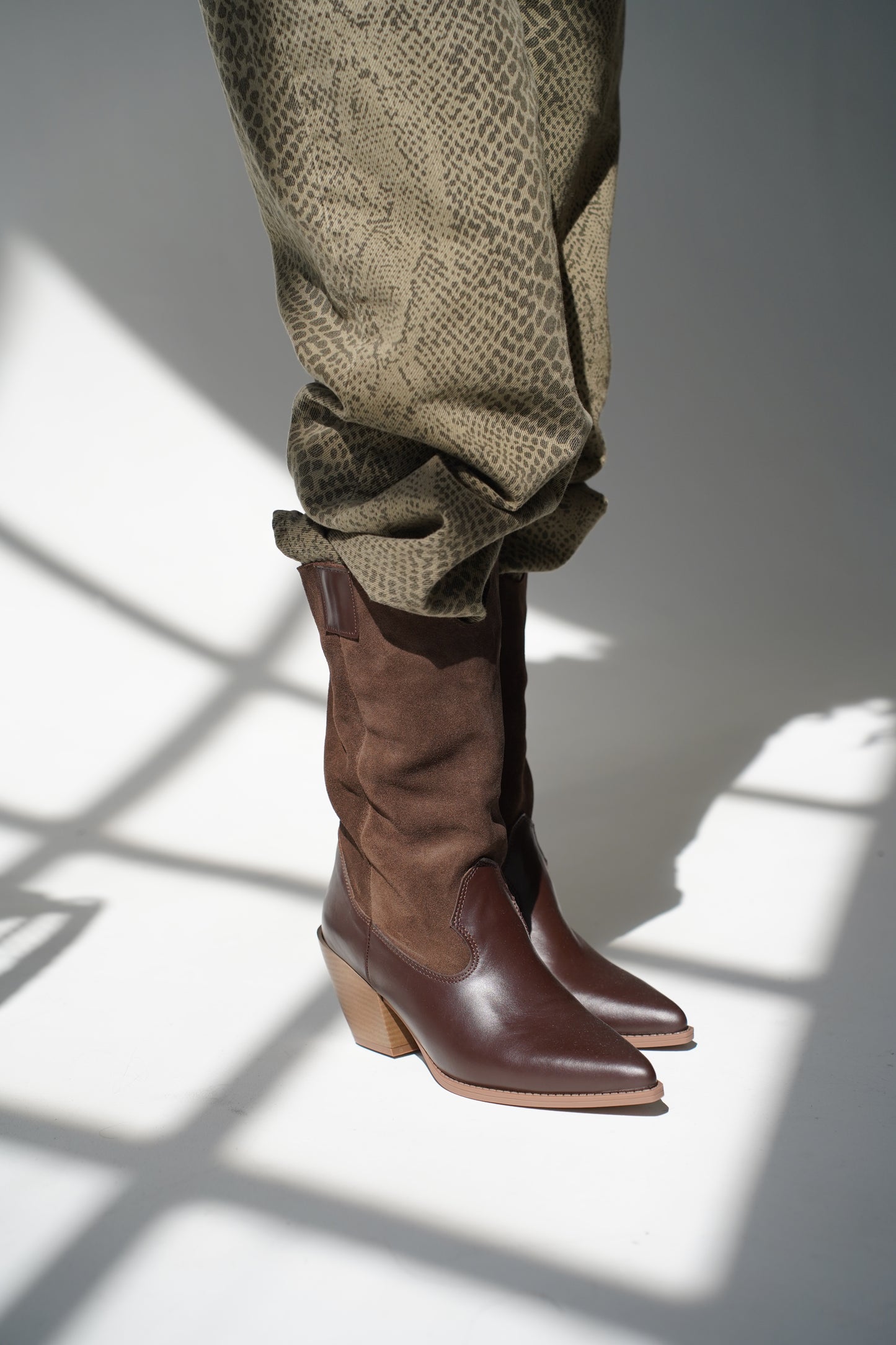 Eco leather cowboy boots in brown