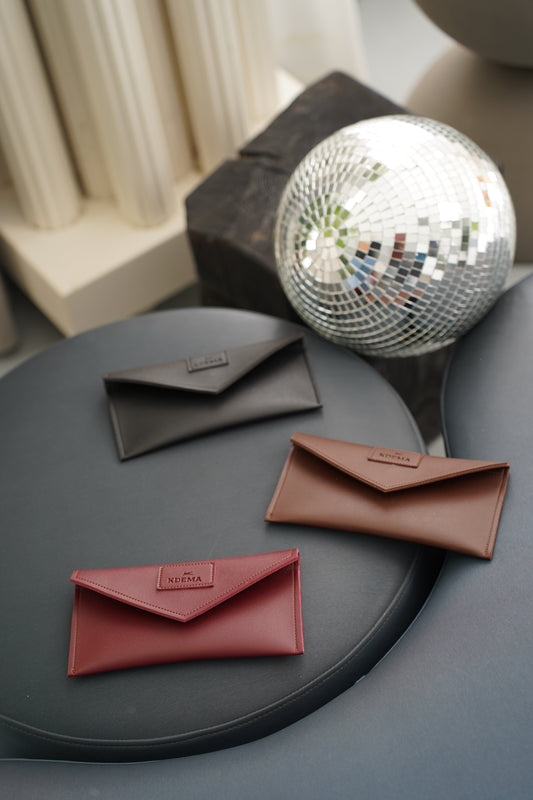 Wallets in natural leather