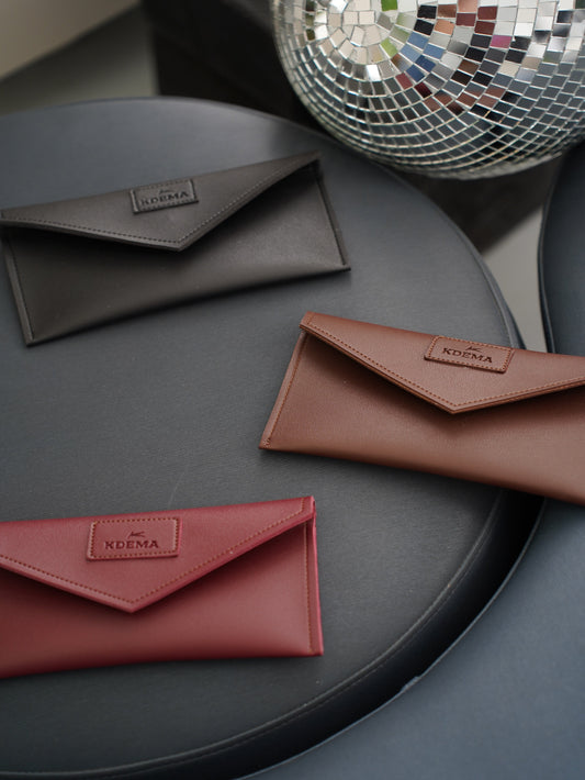 Wallets in natural leather